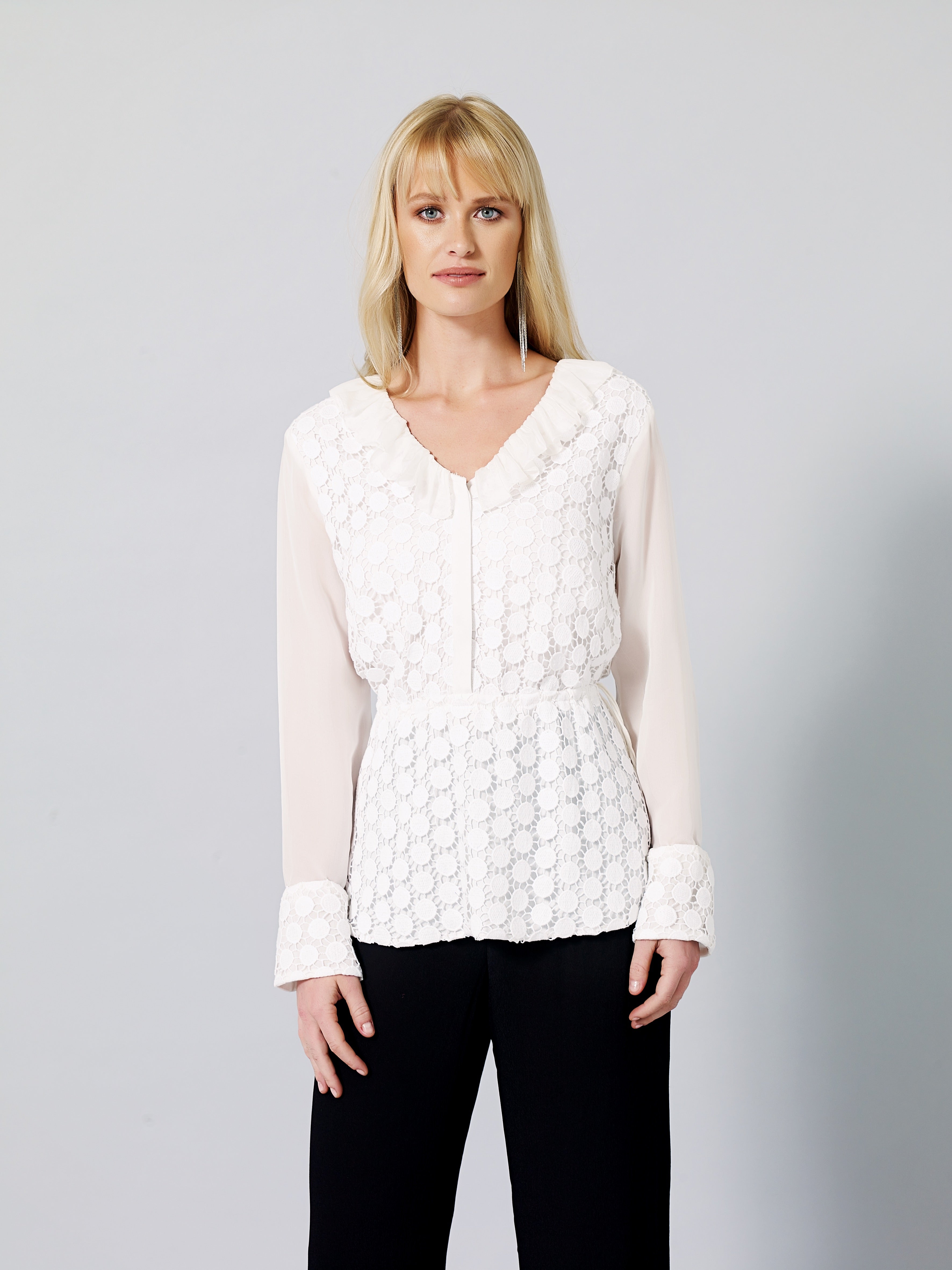 LOREUM Lace Top